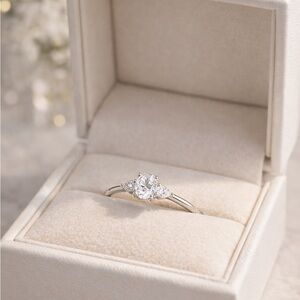 Elegant 1.63 carat Moissanite diamond Silver Women's Ring size 8